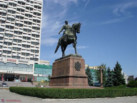 FOTO Șor vrea monumentul lui Kotovski din centrul Chișinăului Sunt