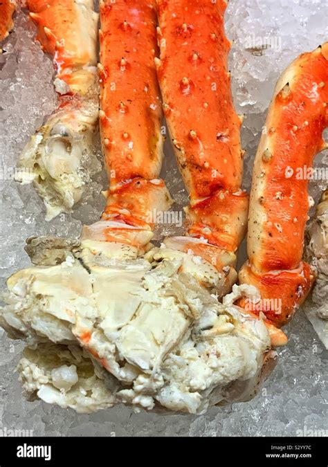 Fresh Alaskan king crab legs displayed on ice Stock Photo - Alamy