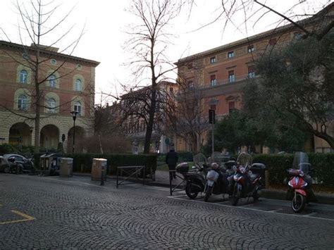 Piazza Cavour Bologna Aggiornato 2020 Tutto Quello Che Cè Da