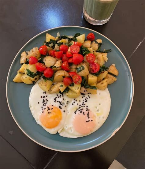 Huevo Acompa Ado De Papas Con Verduras De Kcal Receta F Cil En