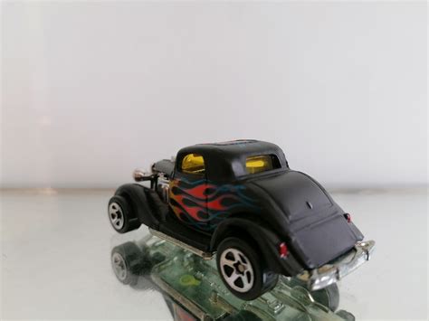 Ford Con Flamas Marca Hot Wheels Mattel Base Acero Mercado Libre