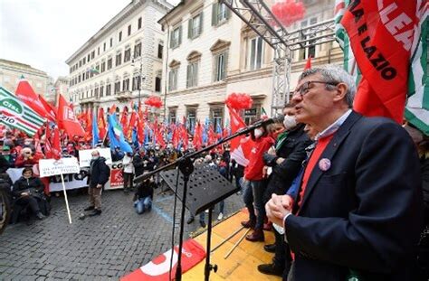 Cgil E Uil Sciopero Generale Il Dicembre Contro La Manovra Rai News