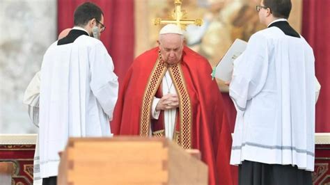 Em Funeral Papa Francisco Diz Que Bento Xvi Espalhou Sabedoria