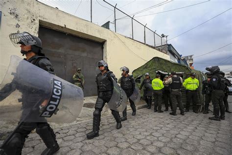 Enfrentamientos En La Cárcel El Inca Deja Un Preso Muerto Centro