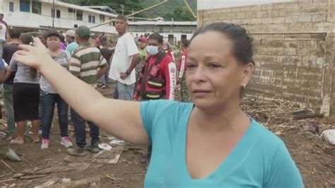 Un Corrimiento De Tierra Deja Al Menos 25 Muertos En El Centro De