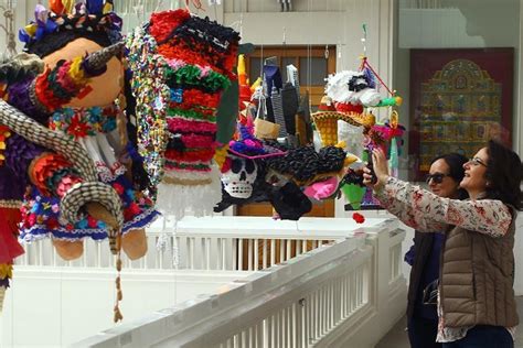 Galeria Exponen piñatas mexicanas en el Museo de Arte Popular de la CDMX