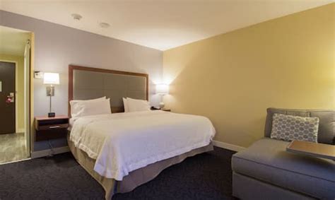 Hampton Inn Hotel Rooms and Suites in Cazenovia, NY