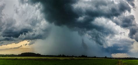 Meteo La Scusa Del Tombino Intasato Crolla Sotto 300 Litri Al Metro