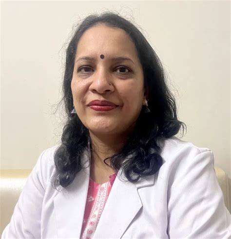 Dr Shalini Garg Cataract Eye Surgeon In Noida Centre For Sight