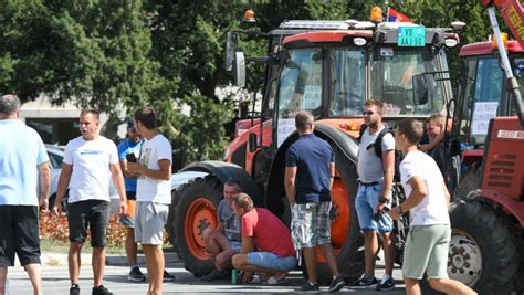 Poljoprivrednici U Novom Sadu I Ra I Kragujeva Koj Nastavljaju Proteste