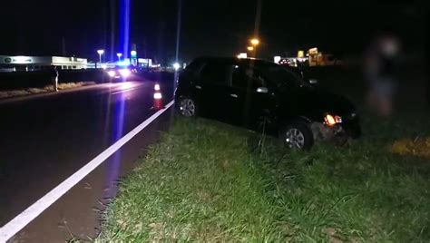 Motorista Perde O Controle Da Dire O E Carro Sai De Pista Na Br