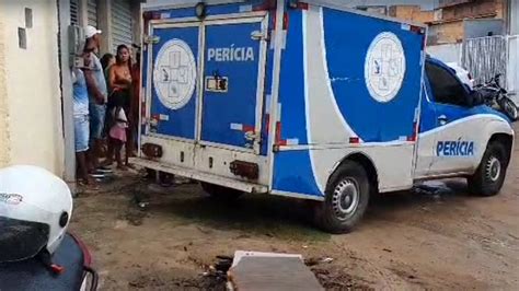 Homem é Encontrado Morto E Com Marcas De Tiros Dentro De Casa Em Feira De Santana