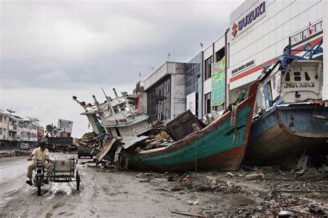 Boxing Day Tsunami 10 Years On Then And Now Pictures Show Indian Ocean