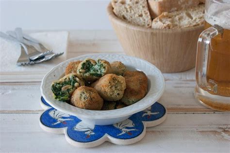 Croquetas veganas de espinacas y piñones