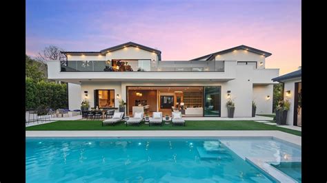 Inside New Brentwood Home With A Stunning Pool Youtube