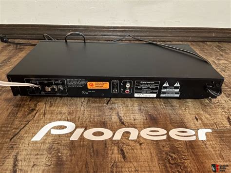 1987 Pioneer FM AM Digital Synthesizer Tuner Model F 77 Japan Made