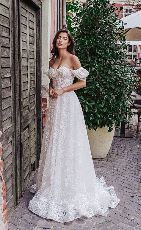 40 Romantic Off The Shoulder Wedding Dresses 2024