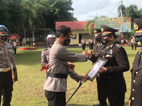 Kapolres Bima Pimpin Upacara Korp Report Kenaikan Pangkat Dan Wisuda