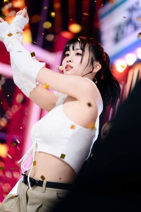 230319 Momo Set Me Free Inkigayo 모모 케이팝 팬덤