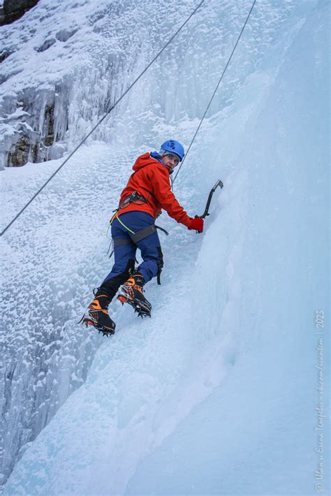 Intro to Ice Climbing Classes Colorado | American Mountain School