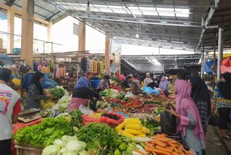 Jelang Ramadhan Harga Kebutuhan Pokok Di Pasar Cianjur Selatan