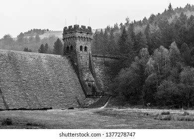 Derwent Dam Derwent Reservoir Peak District Stock Photo 1377278747 ...