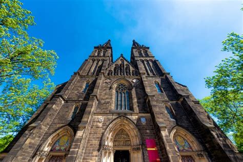 Bas Lica Neog Tica De Los Santos Pedro Y Pablo Fortaleza De Vysehrad