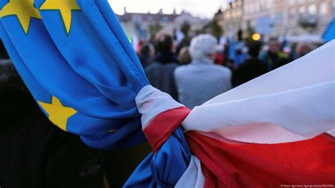 EU launches new legal action against Poland – DW – 12/22/2021