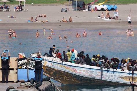 La Llegada Masiva De Cayucos A Canarias En Im Genes Fotos Espa A