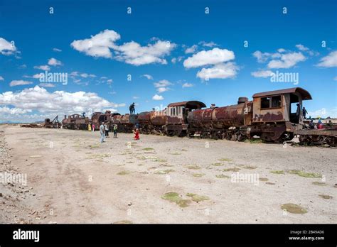 Train cemetery uyuni bolivia hi-res stock photography and images - Alamy