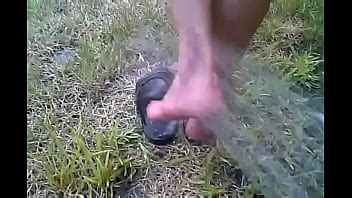 Wife Cools Off Her Hot Feet XNXX