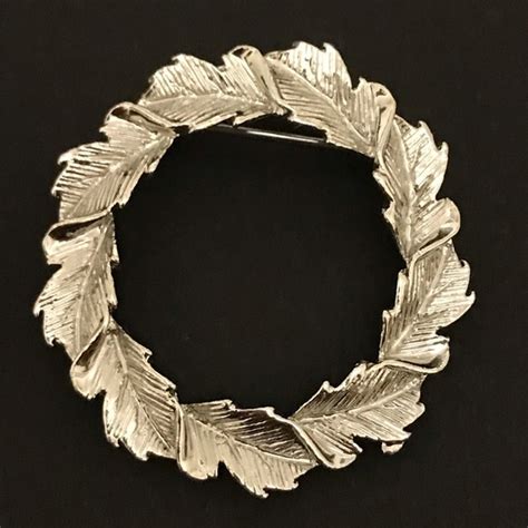 Gerrys Jewelry Vintage Gerrys Silvertone 9 Leaf Wreath Brooch Pin