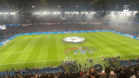 LDC PSG FCB Lhymne de la Ligue des Champions Européenne entonné