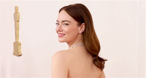 What Happened To Emma Stones Dress At Oscars Winner Explains How