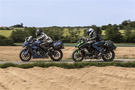 Dubbeltest Kawasaki Ninja Sx Vs Suzuki Gsx S Gt Motomedia