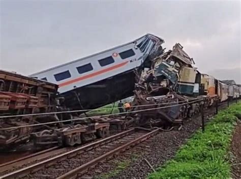 Perjalanan KA Memutar Akibat Tabrakan KA Turangga Dan Commuterline