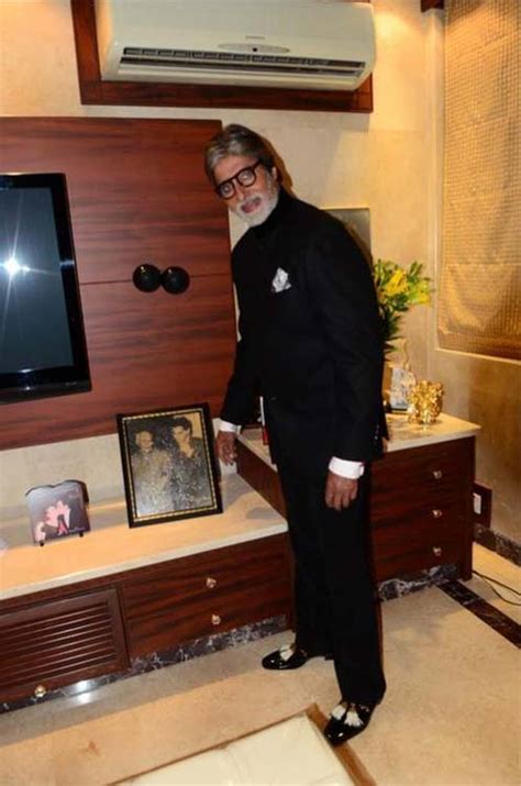 Diya loves Bollywood — Amitabh Bachchan House!