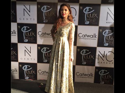 Mahira Khan Latest Pictures From Lux Awards, Mahira Khan New Pics From ...