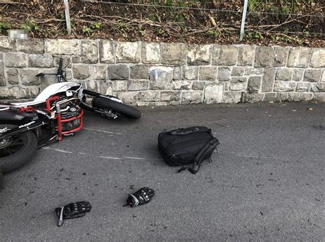 Altstätten SG Streifkollision zwischen Motorradfahrer 17 und Linien