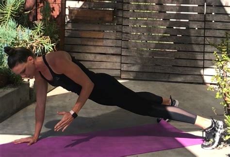 Proper Push-Up Form: Wall, Knee and Toe Variations - Teresa Marie Wellness