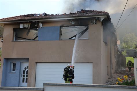 Echenoz La M Line Haute Sa Ne Un Pavillon D Truit Par Les Flammes