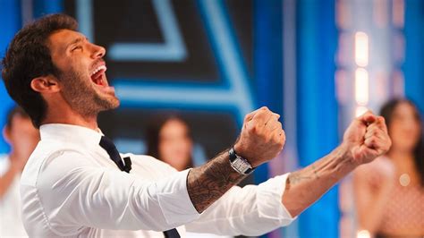 Stefano De Martino Ieri E Oggi Cambiato Il Conduttore Da Amici