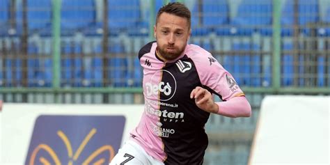 Calciomercato Serie B Palermo Ufficiale Il Rinnovo Di Floriano