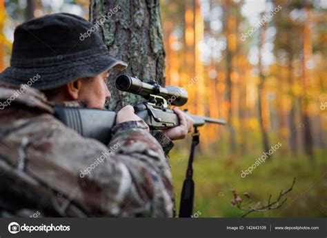 Hunter Looking Into Rifle Scope Stock Photo Grinvalds 142443109