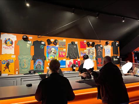 Merch stand Amsterdam : r/qotsa