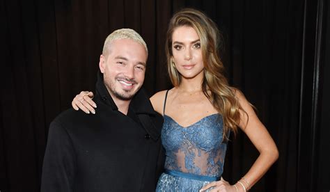 Ella Es Valentina Ferrer La Pareja De J Balvin En Los Grammy