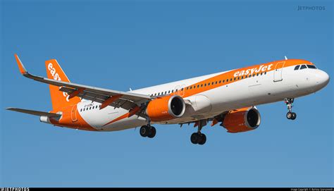 G UZMJ Airbus A321 251NX EasyJet Bartosz Szarszewski JetPhotos