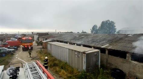 Ziua De Cluj Cluj Incendiu La O Hal Intervin Pompierii Cu Trei