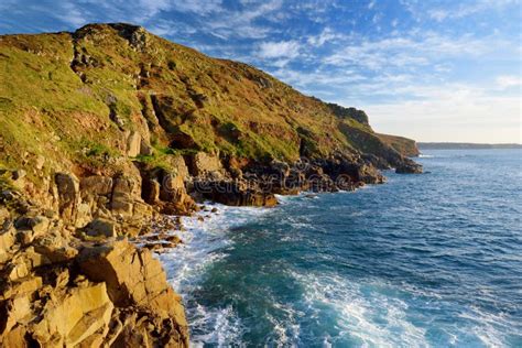 Costa Costa De Cornualles Rugosa En Porth Nanven En La Tarde Soleada