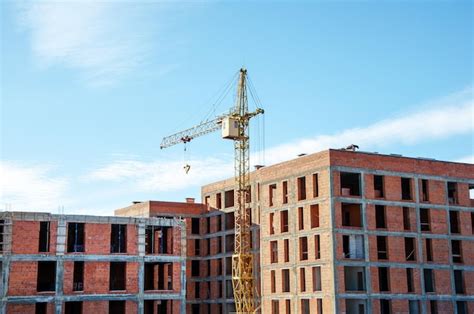 Kranturm Auf Der Baustelle Bau Von Hochh Usern Bauprozesse Echte